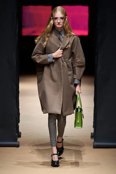 Look 18